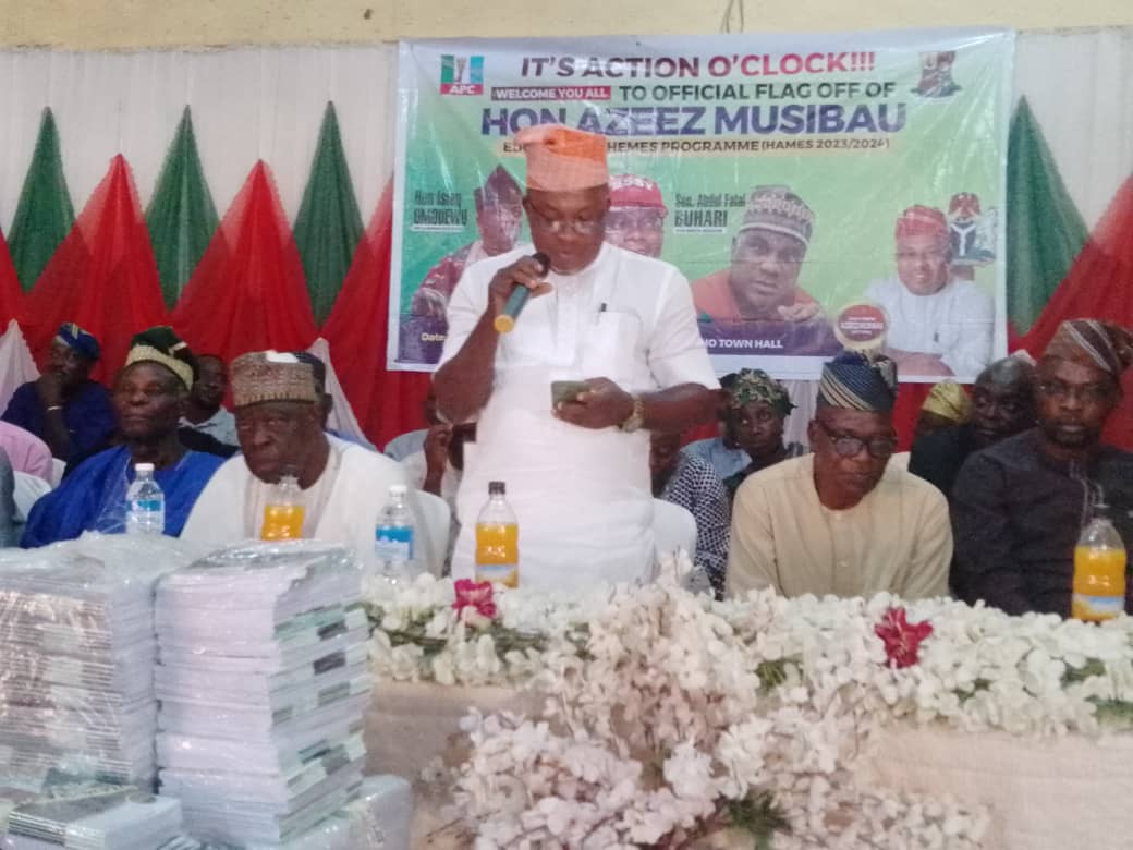 Oyo Lawmaker Azeez Musibau 'Action'  Distributes Exercise books, other items to students to mark hundred days in office