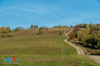 Trojak / Kykul'a to graniczny szczyt między Polską i Słowacją, popularny w intrenecie za sprawą ogromnej "ławki zakochanych" z sielskim widokiem na szeroką polanę oraz znane górskie szczyty. W dodatku prowadzi na niego przyjemna i niewymagająca górska pętla, której opis znajdziecie w niniejszym wpisie.