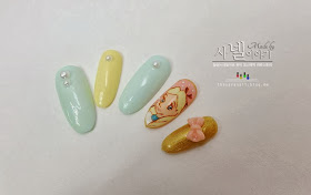 alice in wonderland nail art