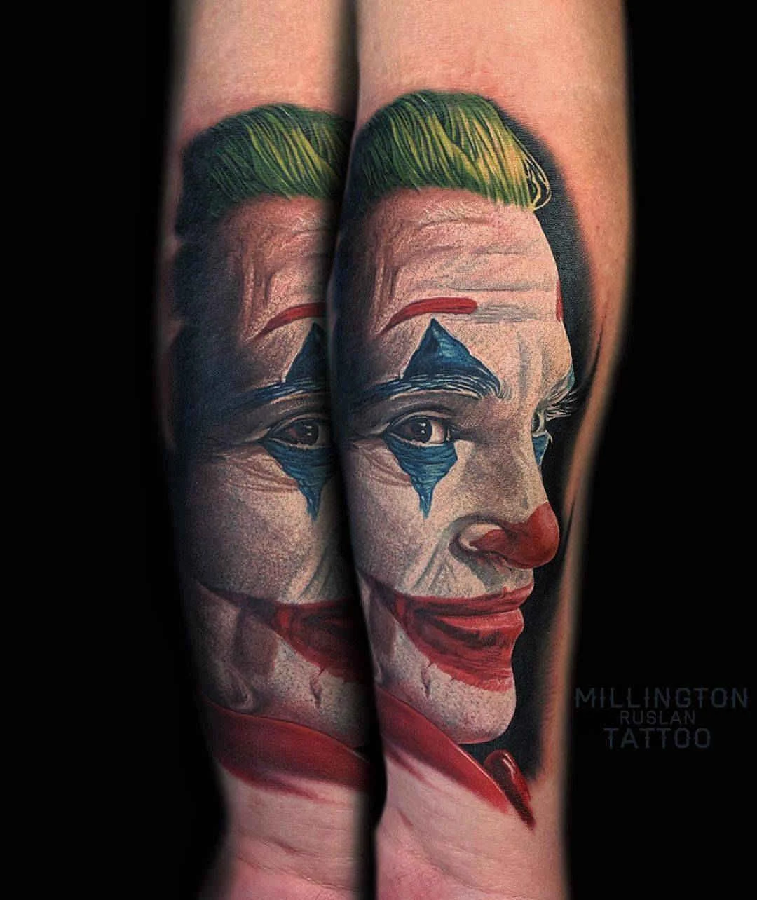 Foto de un tatuaje de  Joaquin Phoenix caracterizado como el Joker