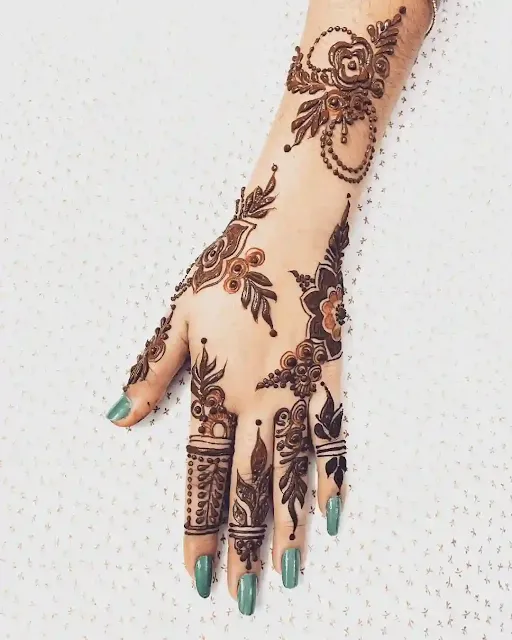 back hand mehndi design