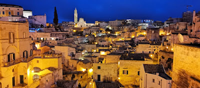 Matera iluminada desde el Mirador o Belvedere Luigi Guerricchio.