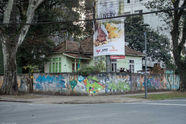 Casa de madeira na Padre Anchieta com Brig. Franco