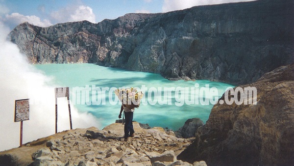 Miners Ijen Crater Banyuwangi