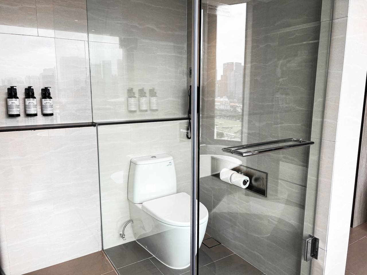 carlton-hotel-singapore-toilet