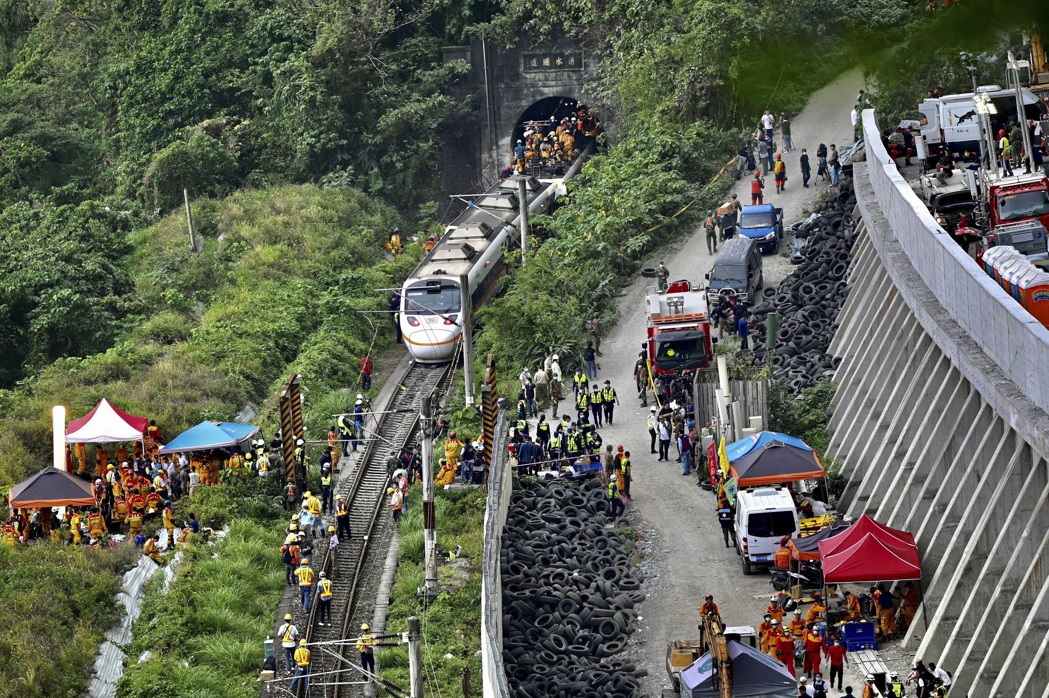 [VIDEOS] Tragedia en Taiwán: al menos 51 muertos tras el descarrilamiento de un tren dentro de un túnel