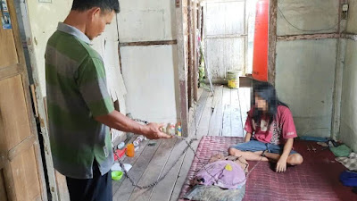 Pilu, Pemuda di Sui Rasau Mempawah Hidup dengan Kaki Dirantai