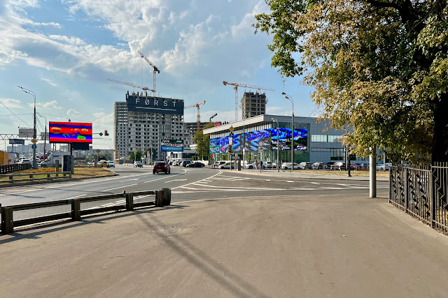 Автозаводская улица, строящийся жилой комплекс Først, офис продаж «ЗИЛАрт Холл» (бывший универсам ЗИЛ)