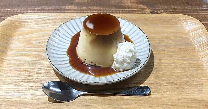 オートバックス代官山に併設されたカフェ『Podium Cafe』の窯焼プリン