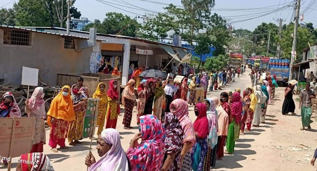 আকবরশাহতে সন্ত্রাসের বিরোদ্ধে এলাকাবাসীর মানববন্ধন