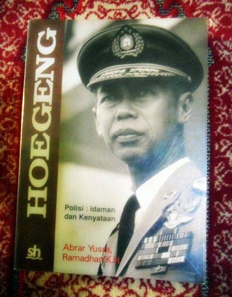 Openbooks: HOEGENG Polisi Idaman dan Kenyataan, Ramadhan K 