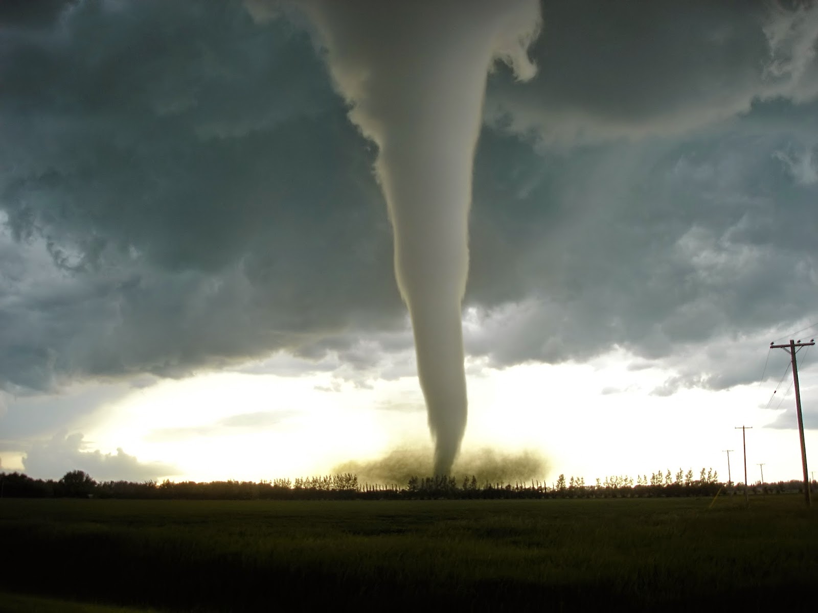 KUMPULAN GAMBAR TORNADO FENOMENA ALAM Foto Angin Topan Tornado