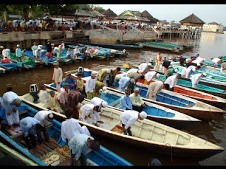 Shalat Di Perahu