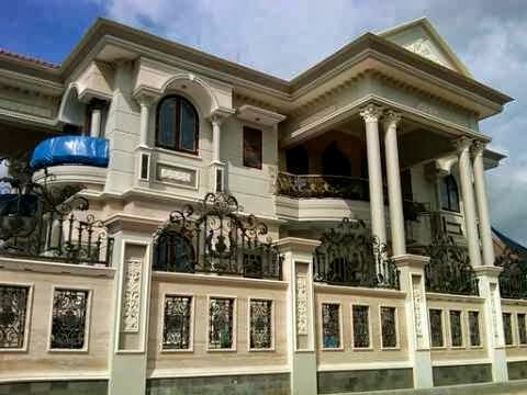 Rumah Mewah Model Eropa Teras Pilar Bulat