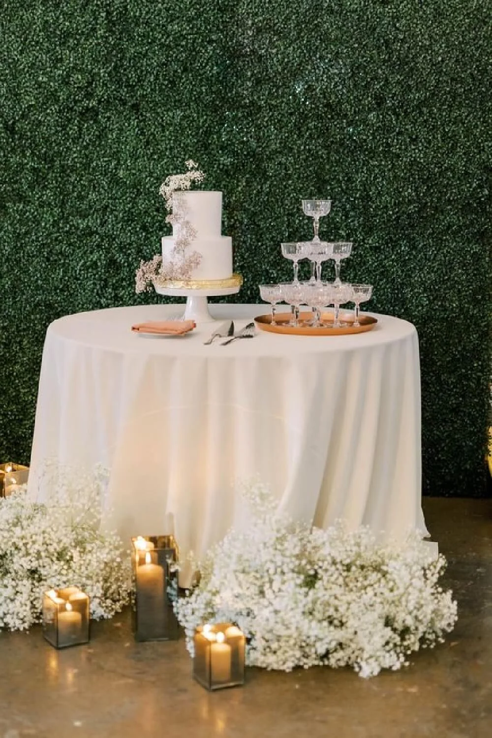 10 Ideias para Decorar a Mesa do Bolo para Casamento Civil Simples