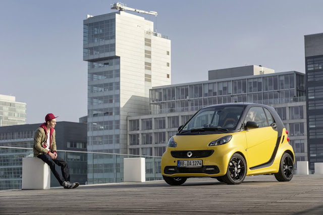 2013 Smart Fortwo Cityflame Front Angle