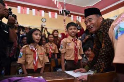 Mendikbud Berbagi Kiat Menghadapi Ujian Nasional Belajar Bersama Mendikbud Berbagi Kiat Menghadapi Ujian Nasional
