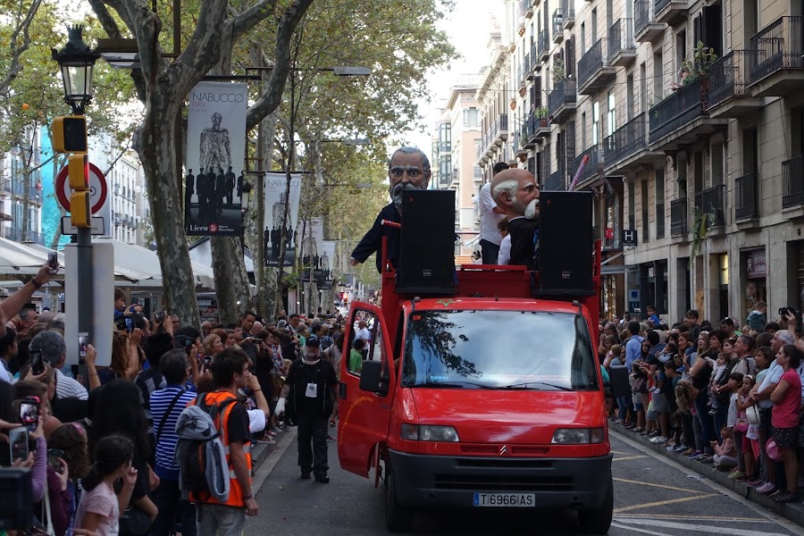 メルセ祭の大パレード（Cavalcade de la Mercè:La llum de la Mercè）