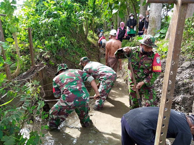 Musim tanam tiba, Petani Blang bintang bersama TNI membersihkan Saluran tersier