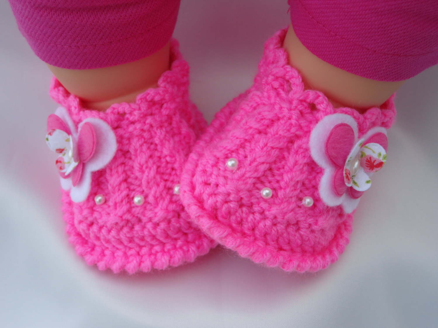 Meryem Uzerli: Hand knitted baby girl shoes