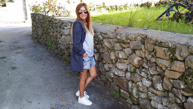 Carmen Hummer, Look, SS2015, Blue, Shorts, Tshirt, Parka, Bag, Cool, Style, Blog de moda
