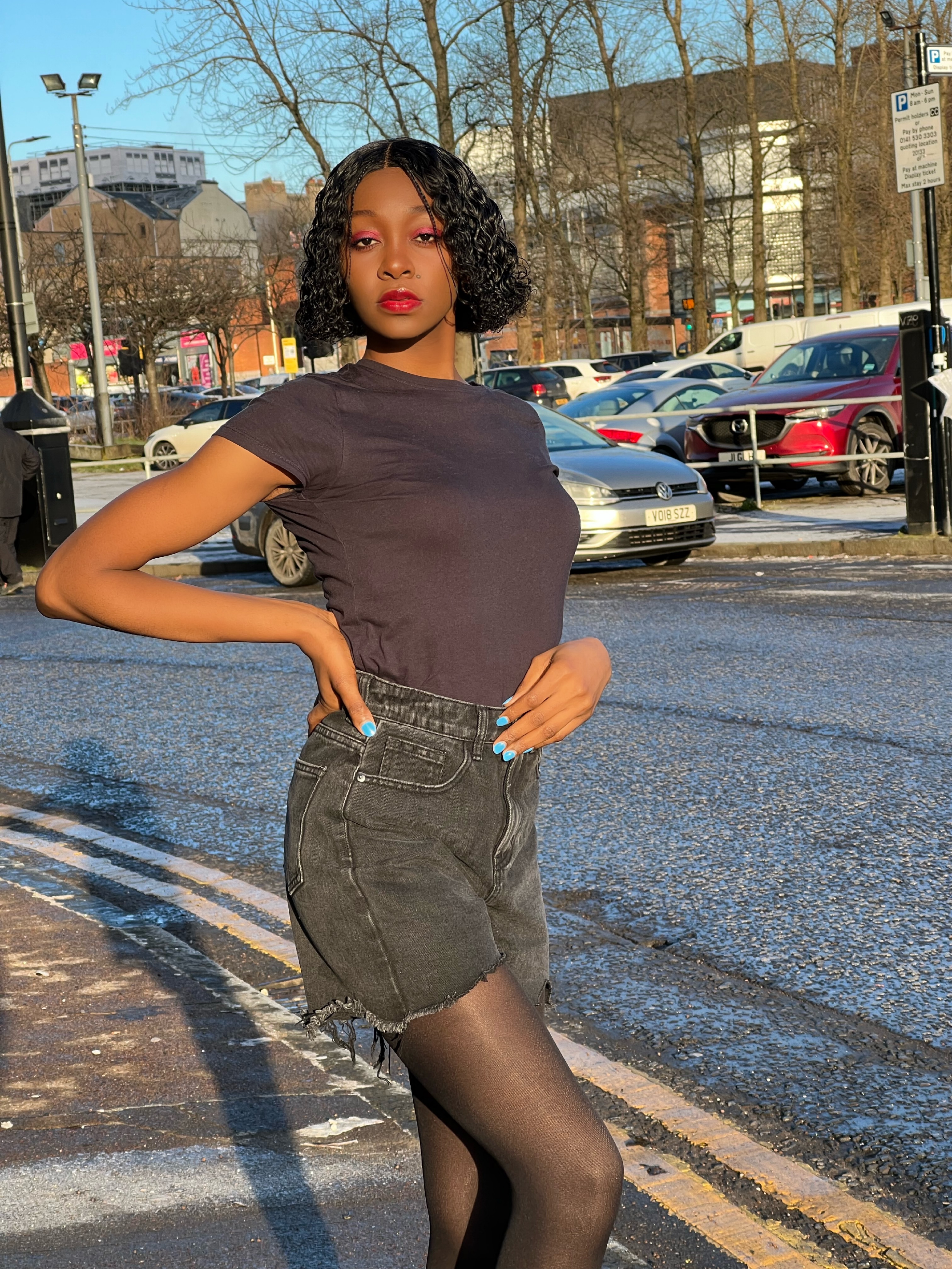 Friday outfit: How to style a black high waisted denim short