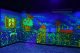 Graffiti 3D Malowanie na ścianie świecącego graffiti 3D, mural w ultrafiolecie, black light mural