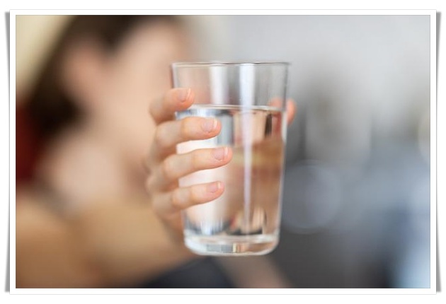 Minum air untuk jaga kesehatan