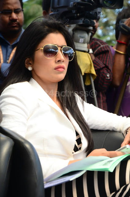 Shriya Saran At Apollo Cancer Hospital pics