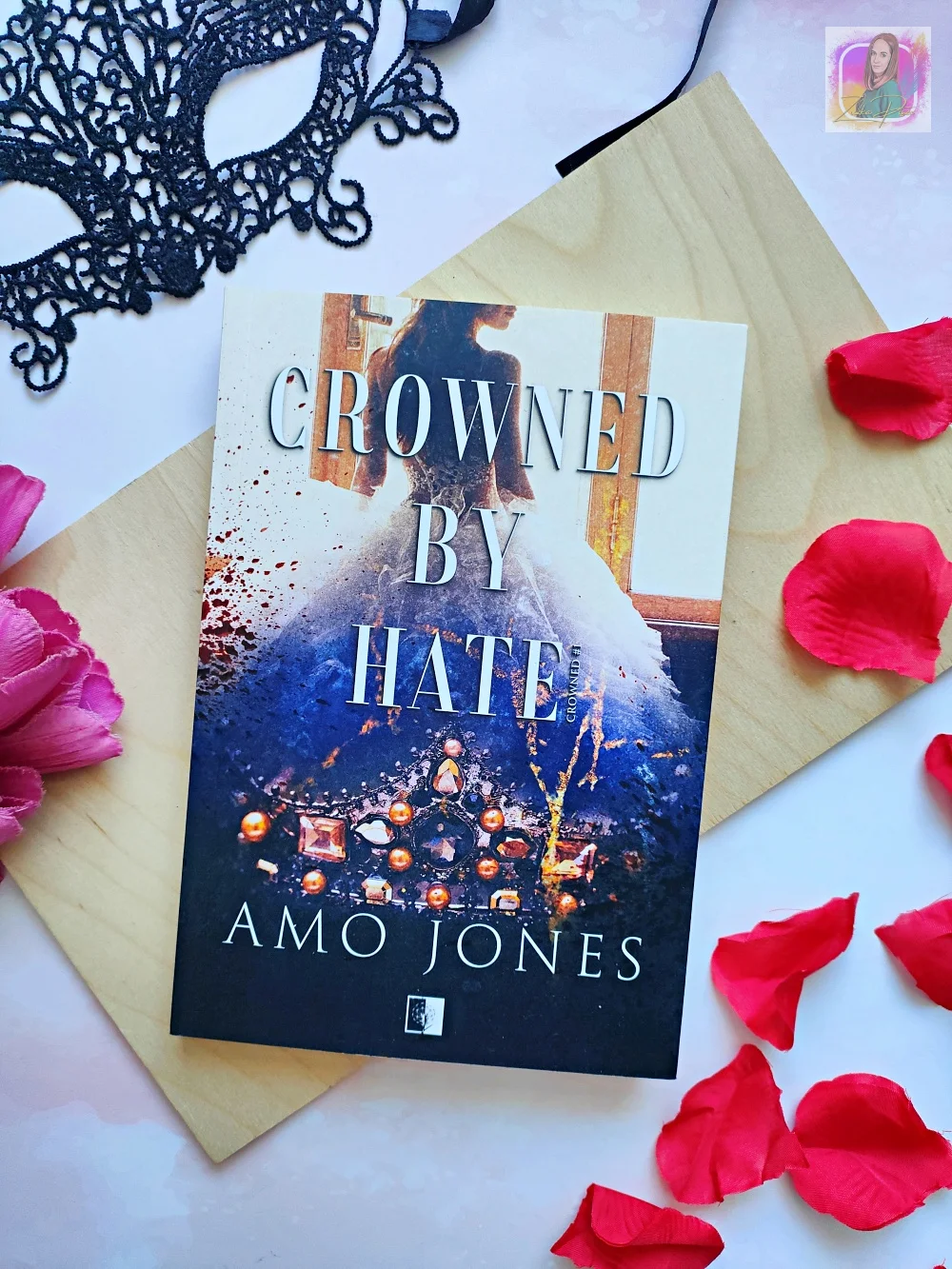 Amo Jones "Crowned by Hate" - recenzja książki