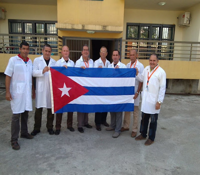 Doctores cubanos han atendido a miles en Oaxaca, llevan 20 días trabajando sin descansar.