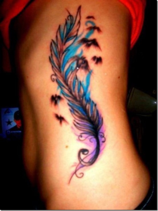 cool_color_plume_tatouage_sous_la_poitrine