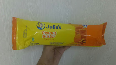 Biskuit Kacang Julie's Peanut Butter Sandwich