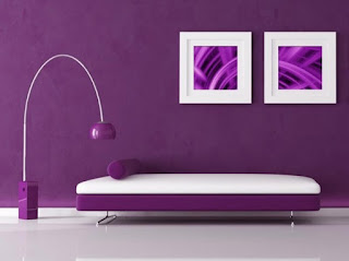 Sala decorada con violeta