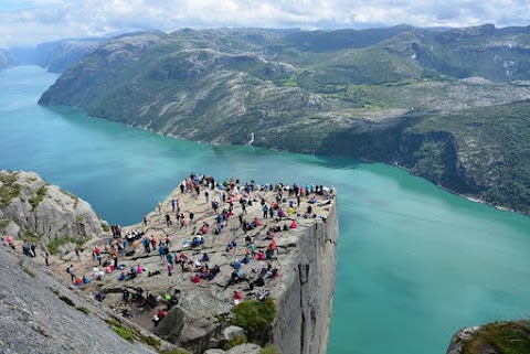  2004 Rogaland Norway Earthquake: Tracing the Footprints of Natural Disasters