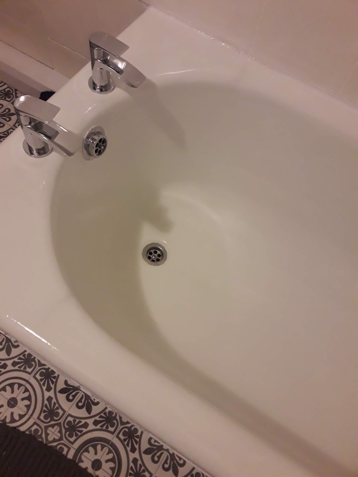 Easy Cheap How To Re Enamel A Bath Guide Uk Blog Post Budget Diy Hut