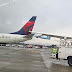 ¡OTRO MAS! Un avión de Japan Airlines colisiona con una aeronave de Delta Air Lines en Seattle