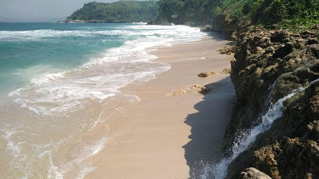 20 Pantai Yang Menawan di Tulungagung Yang Wajib Dikunjungi 