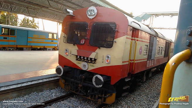 A train crossing at Channarayapatna railway station