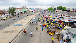 The traffic in Cotonou is intense