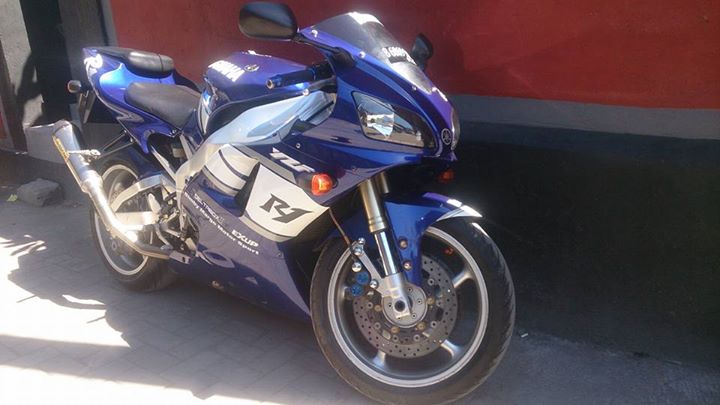 BURSA MOGE  BEKAS  Yamaha  R1  1000cc DIJUAL DENPASAR 