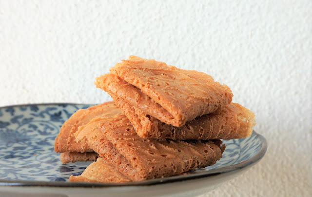 Kuih Kapit Recipe  Malaysian Foodie