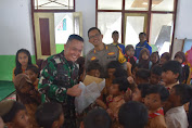 Terdampak Banjir di Bondowoso, Pelajar Dapat Bantuan Peralatan Sekolah Dari Polres dan Kodim 0822