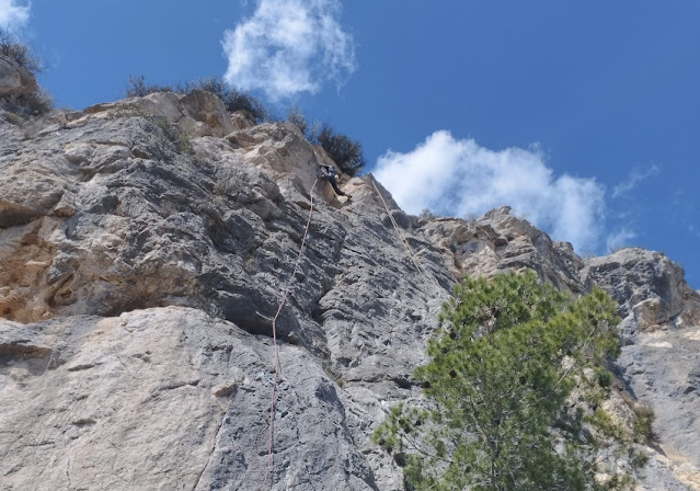 Yo en el diedro final de Viatge al teu Cervell 6b+