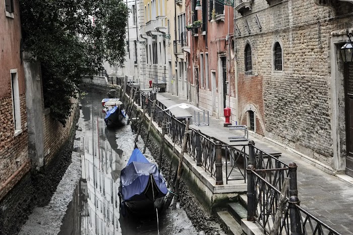 Venice canals: without water