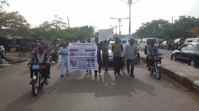 BREAKING: Protesters shut down Benue, ask Suswam to bring back stolen money [PHOTOS]