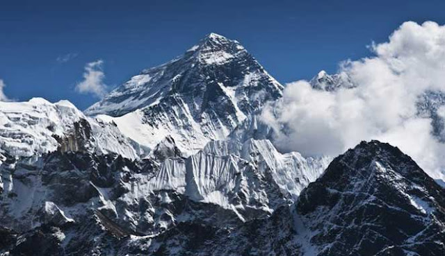  Indonesia merupakan negara kepulauan terbesar di dunia yang mempunyai banyak gunung tinggi 10 PUNCAK GUNUNG TERTINGGI DI INDONESIA