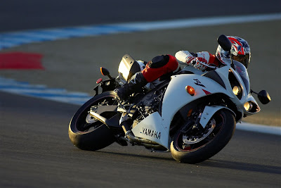 2010 Yamaha YZF-R1 Side Action View