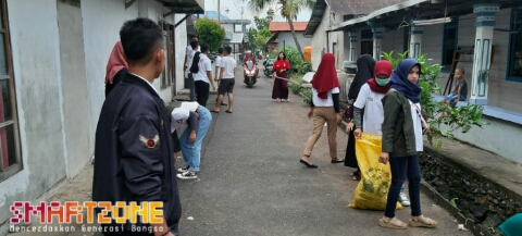 Bujang-Dare PSI Kalbar Tebar Kabajikan Dengan Gotong Royong Bersih-Bersih