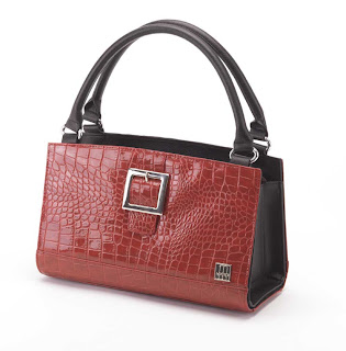 as you know i m a handbag fiend despite the fact that this site is